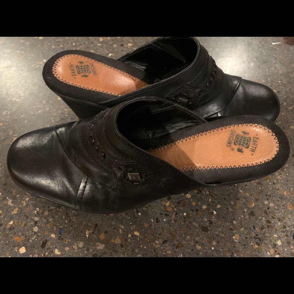 Earth Origin Layla black leather mules